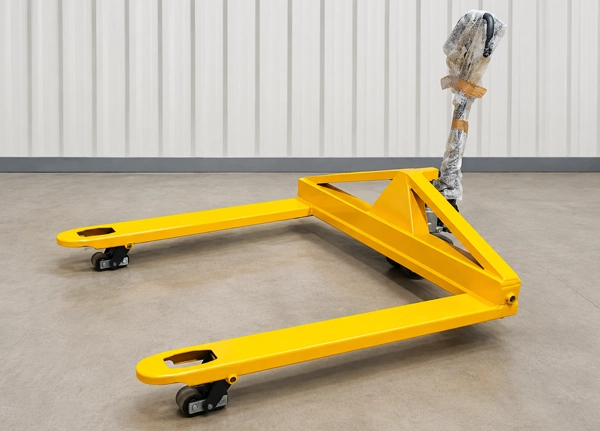 Wide hand pallet truck