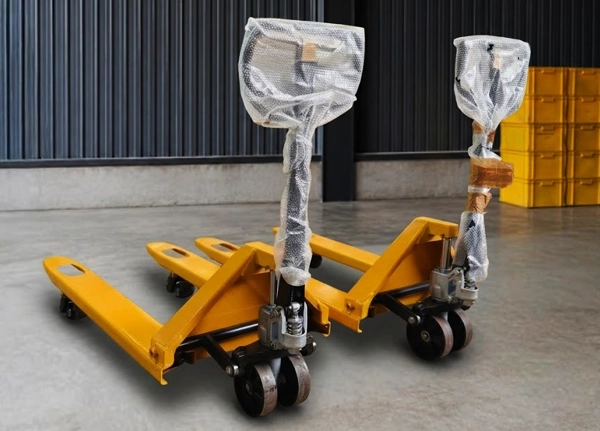 Steel wheel pallet truck