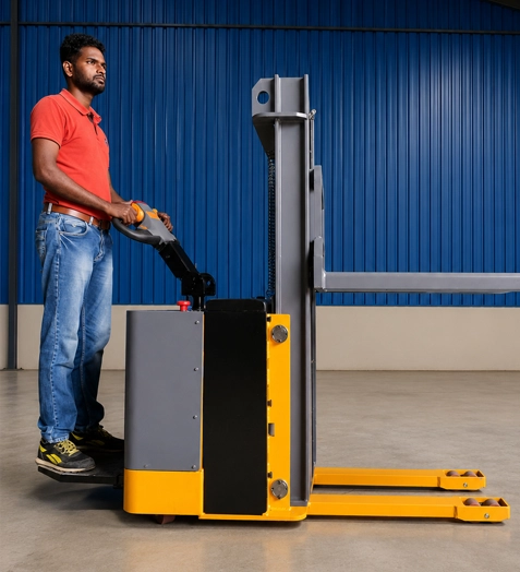 Battery Operated Stacker 1500 Kg view 3